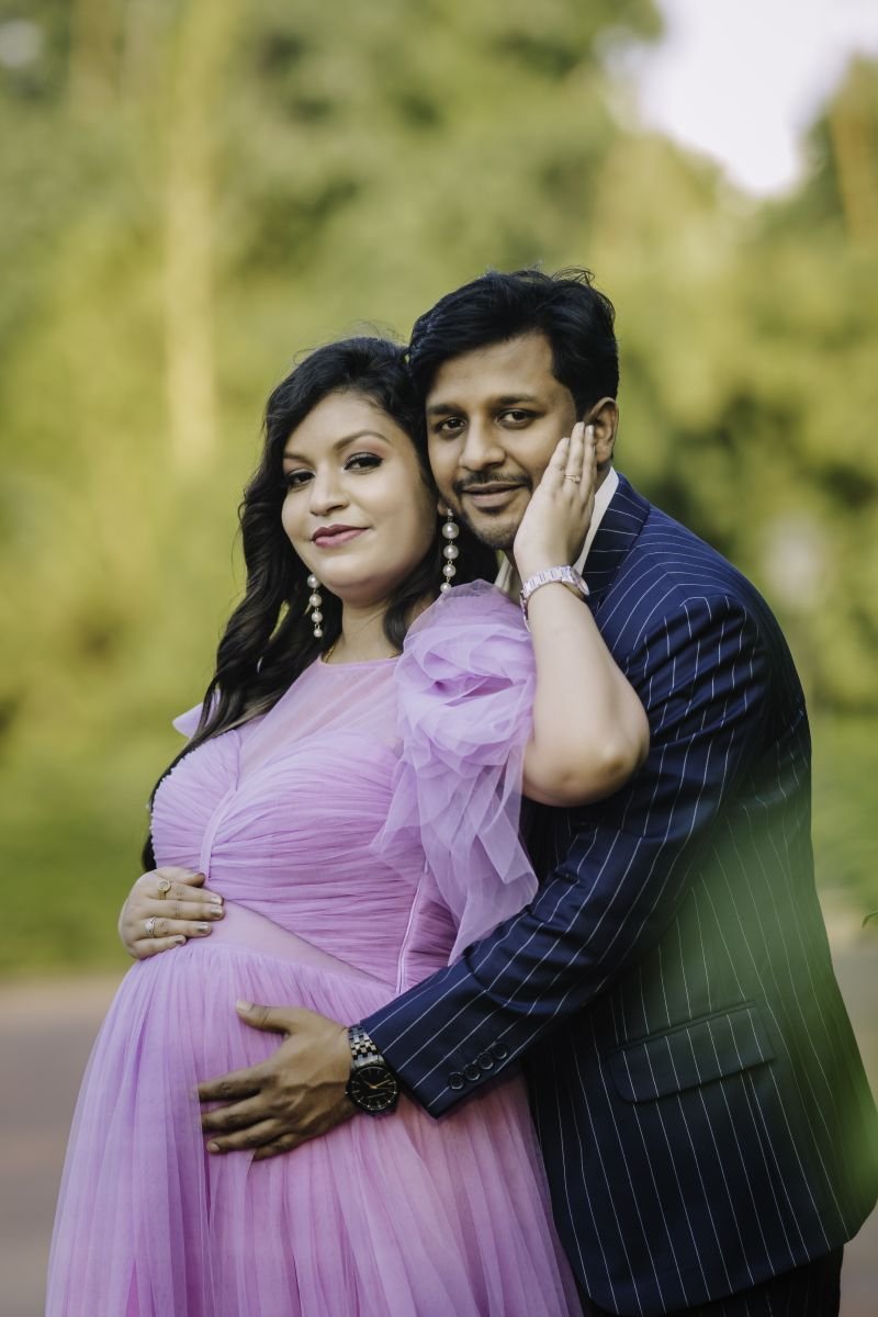 Rental Outfits Best Pre Wedding & Maternity photoshoot Gowns